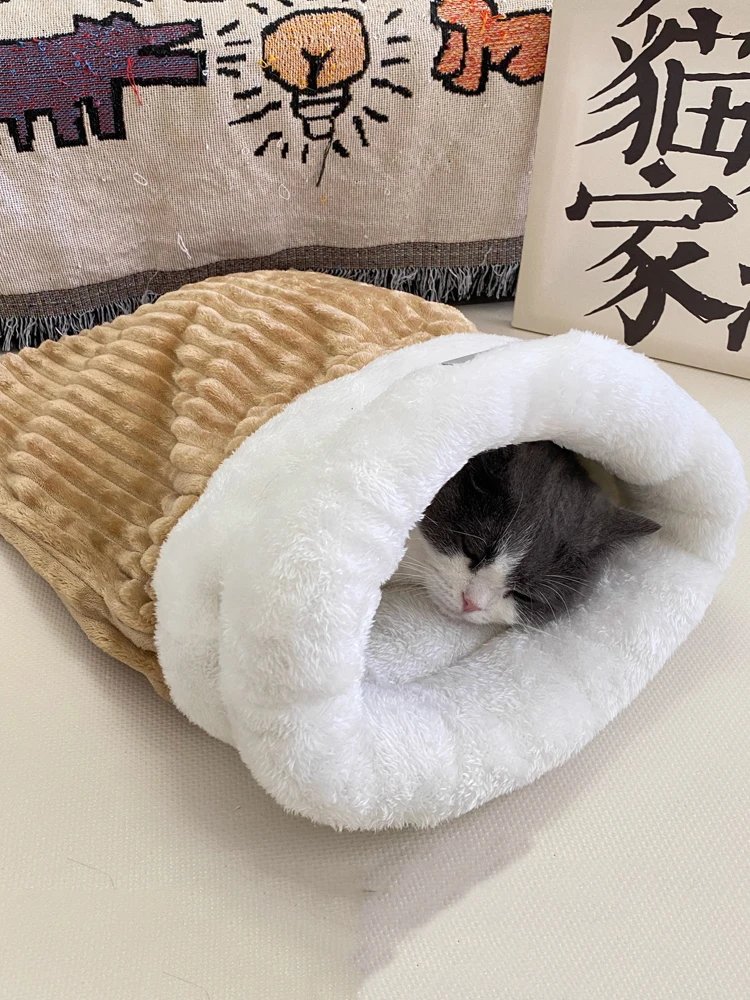 Saco de dormir de invierno para gatos, saco de gato de felpa suave, 360 °   Cama envolvente para gatos, cama nido sin carga y lavable para gatos de interior y perros pequeños